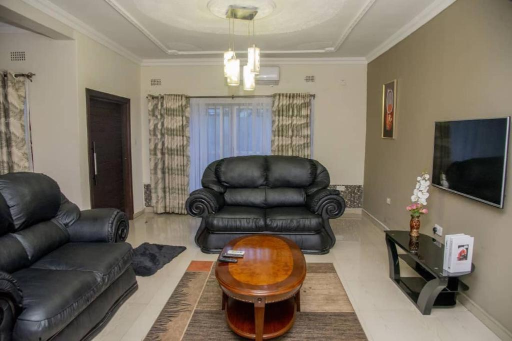 Royal Suites Apartments Lusaka Exterior foto